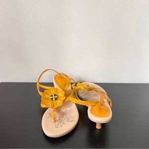 Yellow Leather Floral Sunflower Statement Strappy Thong Sandals Women's Size 9